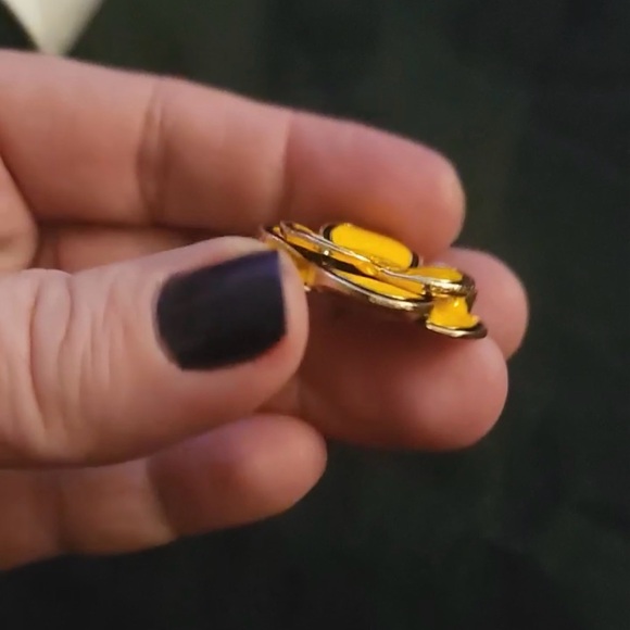 CHANEL Vintage Button- Gold and Yellow Floral Necklace - Picture 3 of 5